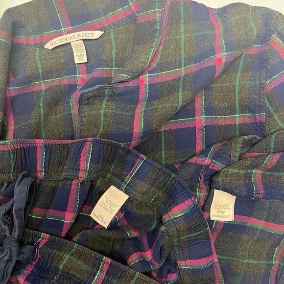 Victoria’s Secret Blue Plaid Two Piece Pajama Set- Button Down Pull-On-Med Short - Picture 16 of 16
